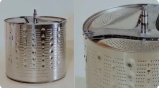 LG 가전 케어 전문가의 케어서비스 전 워시콤보 내부에 오염물질 제거된 모습