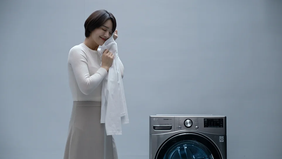 LG전자 건조기를 체험 하는 모습