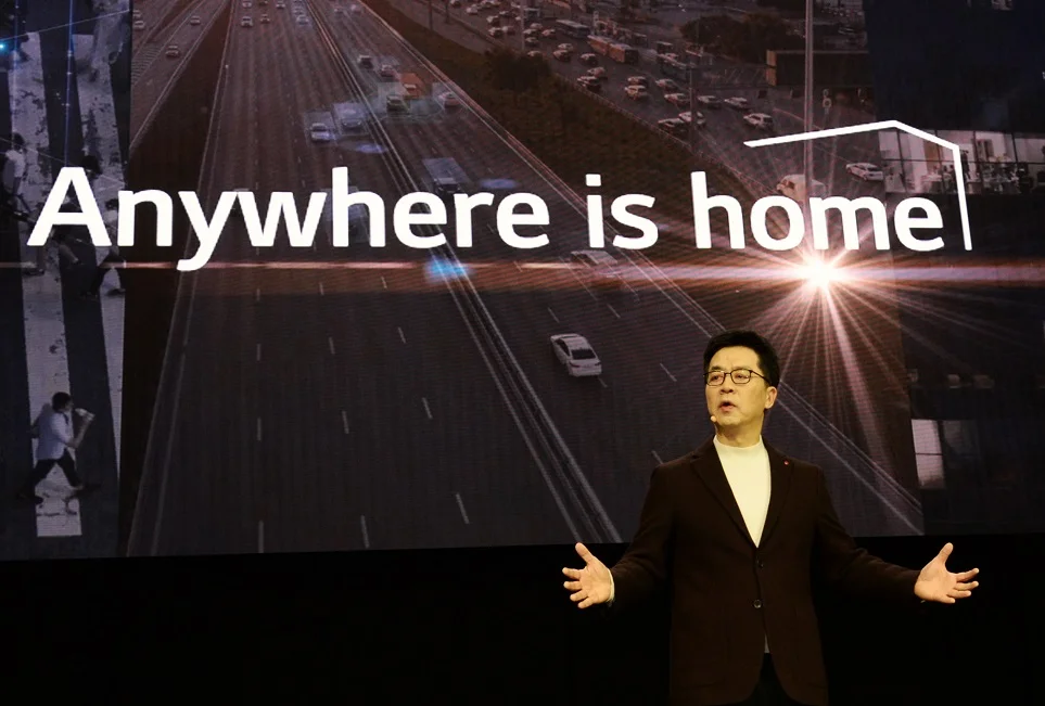 CES 2020 프레스 컨퍼런스에서 발표를 이어나가고 있는 박일평 사장의 모습 7