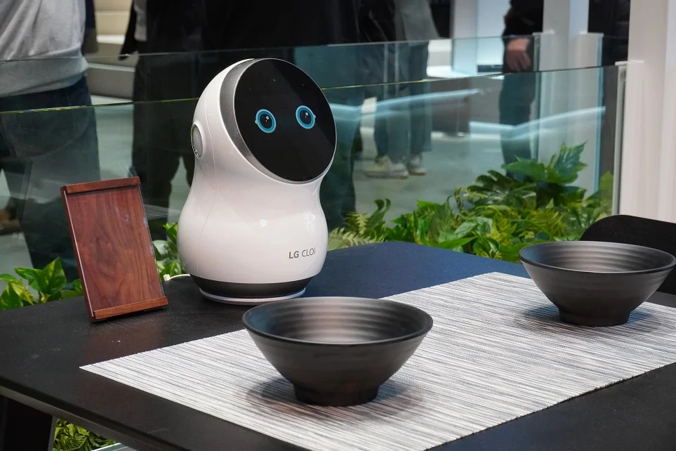 CES 2020 LG전자 부스 ‘클로이 테이블’의 테이블로봇 모습