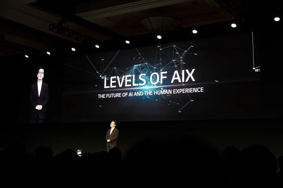 CES 2020 프레스 컨퍼런스에서 발표를 이어나가고 있는 박일평 사장의 모습 2