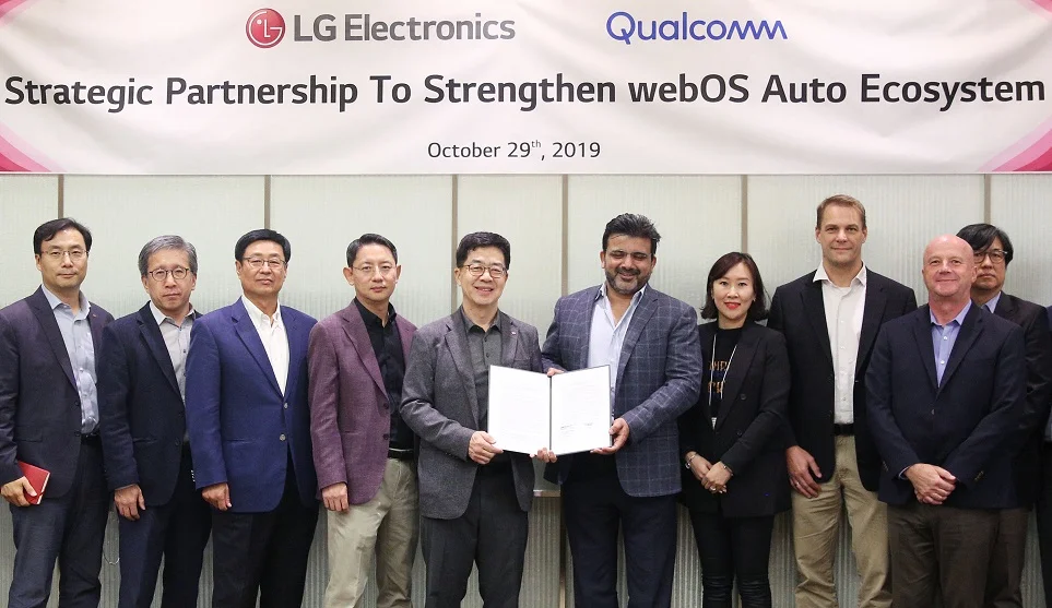 webOS Auto 연구개발과 생태계 확대를 위한 사업협력을 맺은 LG전자와 퀄컴 테크날러지 모습
