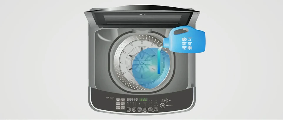 세탁통 클리너 뿌리는 이미지