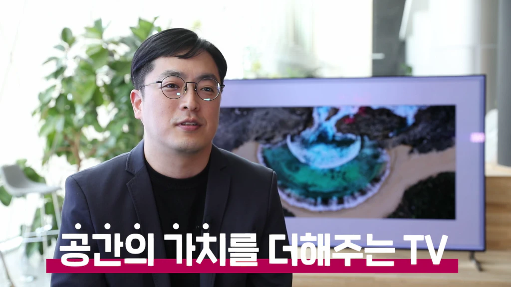 인터뷰하는 김윤수 책임연구원