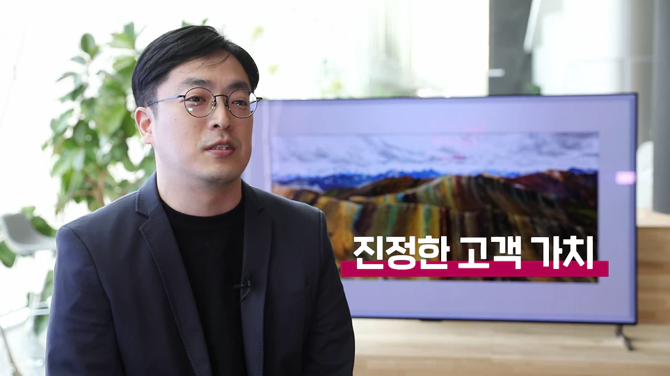 세상에 없던 ‘갤러리 디자인 올레드 TV’의 탄생을 설명하는 HE디자인Display팀 책임연구원
