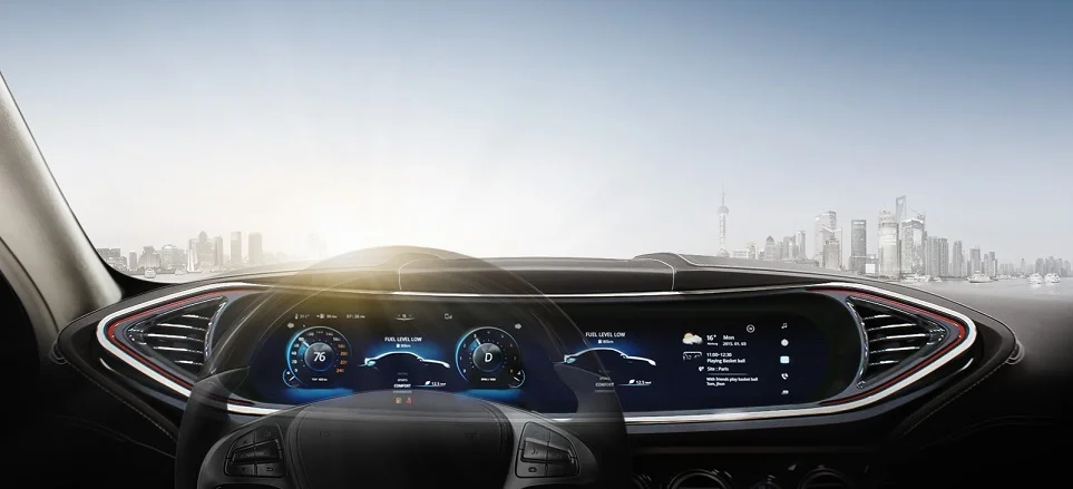 운전석 앞에 있는 계기판(Cluster)과 AVN(Audio, Video, Navigation), CID(Center Information Display)가 하나로 통합된 디스플레이