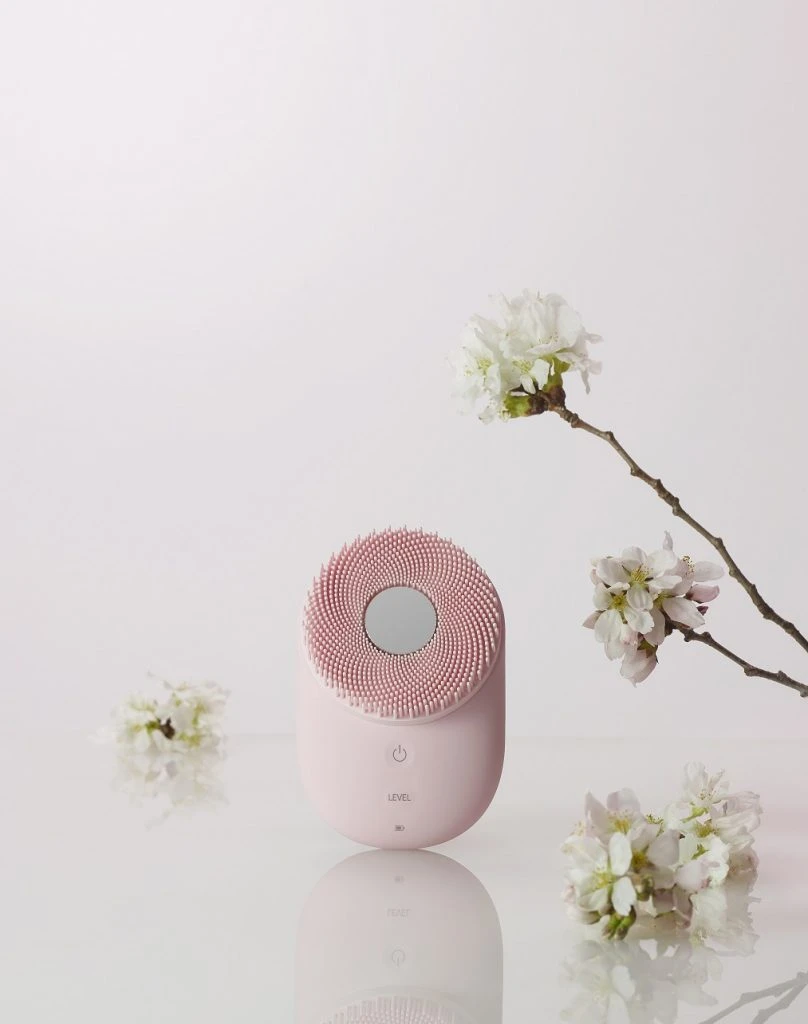 '블라썸 핑크' 색상 LG 프라엘(LG Pra.L) 초음파 클렌저(모델명: BCN1) 제품 이미지
