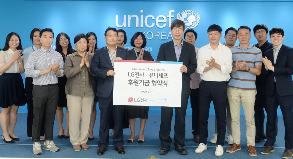 LG전자가 어린이 구호(救護)를 위해 설립된 유니세프(UNICEF)와 함께 개발도상국 어린이를 돕기 위해 손을 잡았다.
