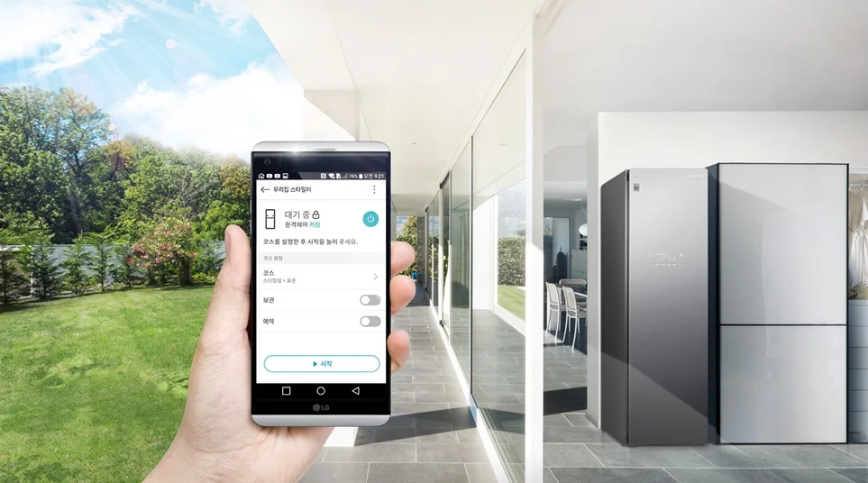 LG ThinQ 앱을 활용하는 모습