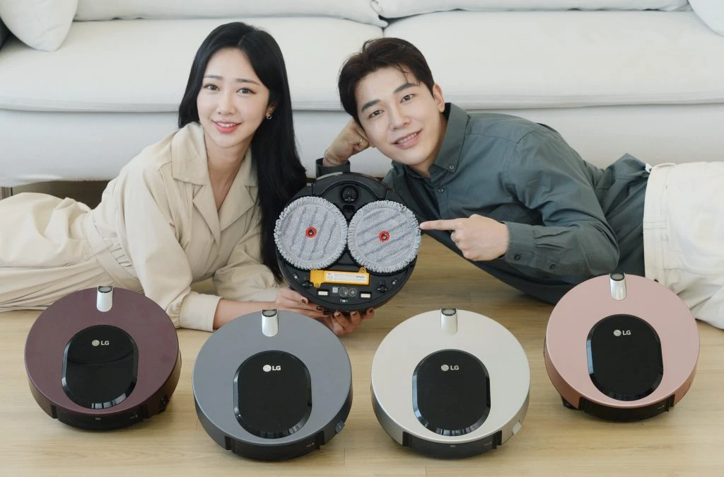 신제품은 아이언 그레이 색상으로 출시되며 가격은 출고가 기준 69만9천원이다. LG전자는 빈티지 와인, 판타지 실버, 블러썸 핑크 등 새로운 색상을 순차적으로 추가할 예정이다. 신제품은 아이언 그레이 색상으로 출시되며 가격은 출고가 기준 69만9천원이다. LG전자는 빈티지 와인, 판타지 실버, 블러썸 핑크 등 새로운 색상을 순차적으로 추가할 예정이다.