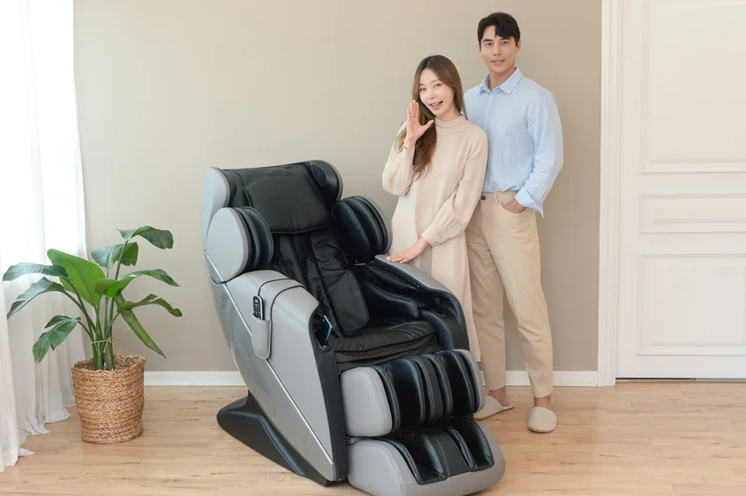 모델들이 LG 힐링미 몰디브(모델명: MH60G)를 소개하고 있다.