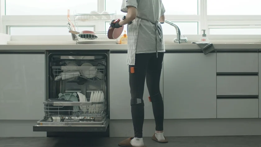 LG 디오스 식기세척기를 사용하면 손설거지에 비해 손목, 목, 허리 등 관절과 근육에 대한 부담이 줄어든다는 연구결과가 최근 나왔다.