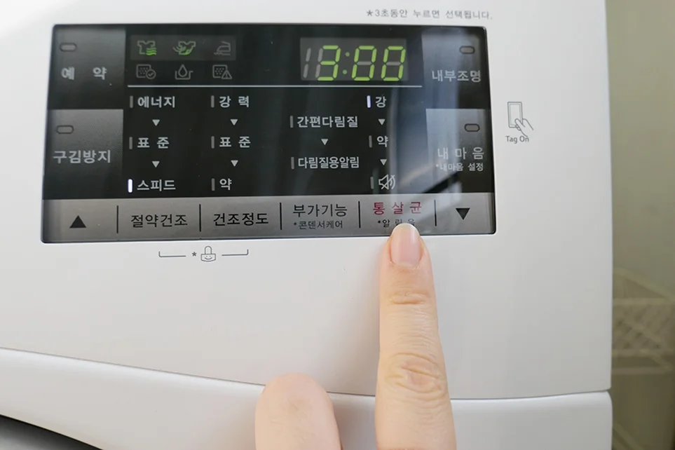 LG 트롬 건조기 통살균 모드 설정 중인 모습 LG 트롬 건조기 통살균 모드 설정 중인 모습