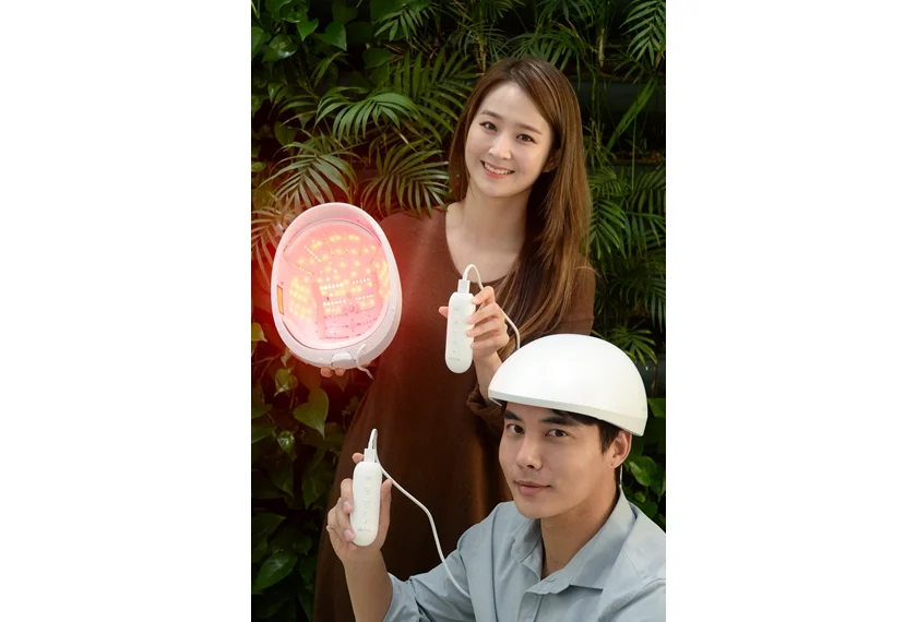 모델들이 LG 프라엘 메디헤어를 소개하고 있다.