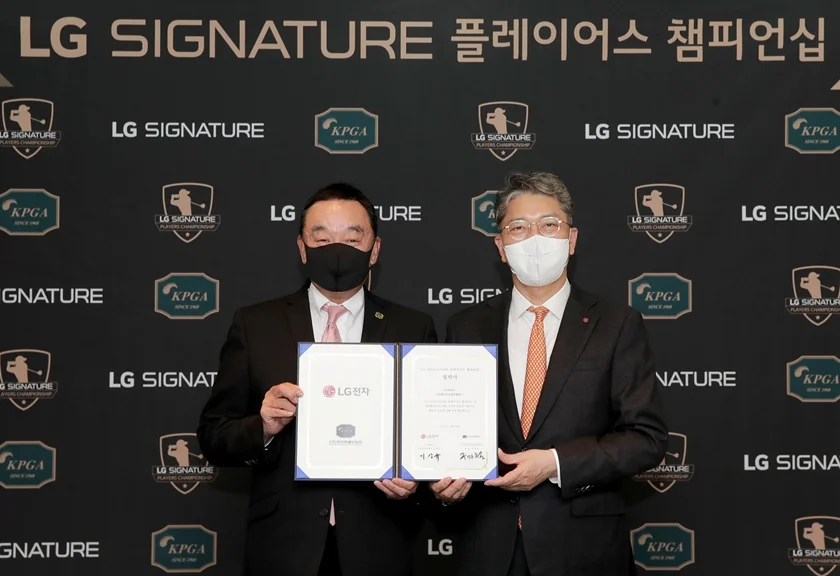 28일 경기도 성남시에 위치한 KPGA빌딩에서 한국프로골프협회 구자철 회장(사진 왼쪽), LG전자 한국영업본부장 이상규 부사장 등이 참석한 가운데 조인식을 가졌다. 28일 경기도 성남시에 위치한 KPGA빌딩에서 한국프로골프협회 구자철 회장(사진 왼쪽), LG전자 한국영업본부장 이상규 부사장 등이 참석한 가운데 조인식을 가졌다.