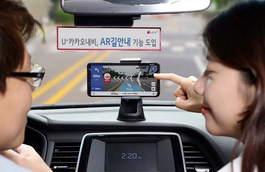 LG전자와 LG유플러스가 함께 개발한 AR 길안내 기능