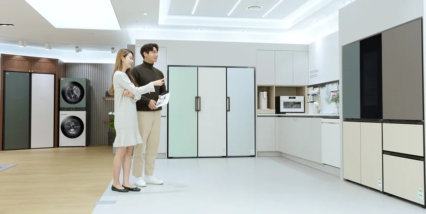 왼쪽부터 LG 오브제컬렉션 스타일러, 워시타워, 1도어 냉장·냉동·김치  컨버터블 냉장고, 정수기, 광파오븐, 식기세척기, 상냉장 하냉동 냉장고, 김치냉장고.