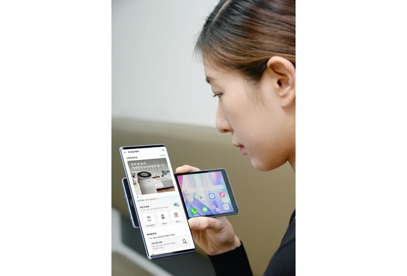 LG전자가 최근 스마트폼 서비스를 제공하는 가전관리 앱 'LG 씽큐(LG ThinQ)'에서 '케어' 서비스를 새롭게 시작했다. 이 서비스는 ▲스마트라이프 ▲가전리포트 ▲케어솔루션 ▲캠페인 등 4가지 메뉴로 구성돼 있으며, 가전제품 사용이력 등을 분석해 고객에게 새로운 라이프스타일을 제시한다. 사용자가 'LG 씽큐(LG ThinQ)'에서 '케어' 서비스를 이용하고 있다. LG전자가 최근 스마트폼 서비스를 제공하는 가전관리 앱 'LG 씽큐(LG ThinQ)'에서 '케어' 서비스를 새롭게 시작했다. 이 서비스는 ▲스마트라이프 ▲가전리포트 ▲케어솔루션 ▲캠페인 등 4가지 메뉴로 구성돼 있으며, 가전제품 사용이력 등을 분석해 고객에게 새로운 라이프스타일을 제시한다. 사용자가 'LG 씽큐(LG ThinQ)'에서 '케어' 서비스를 이용하고 있다.