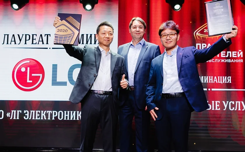 LG전자가 러시아 소비자원이 주관한 ‘고객만족대상’에서 지난해에 이어 2년 연속으로 ‘가전제품 서비스 부문’ 대상을 수상했다. 시상식에서 LG전자 러시아법인 직원들이 대상을 수상하고 있다. LG전자가 러시아 소비자원이 주관한 ‘고객만족대상’에서 지난해에 이어 2년 연속으로 ‘가전제품 서비스 부문’ 대상을 수상했다. 시상식에서 LG전자 러시아법인 직원들이 대상을 수상하고 있다.