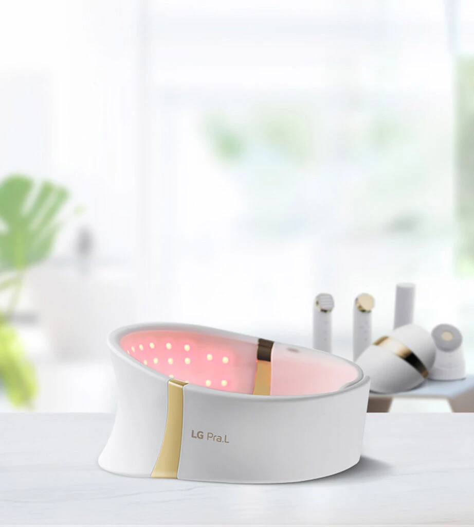 LG 프라엘 더마 LED 넥케어는 연세의대 세브란스병원 피부과, 글로벌의학연구센터 등과 진행한 임상시험 결과 효능과 안전성을 모두 인정받았다. 사진은 LG 프라엘 더마 LED 넥케어 제품 이미지