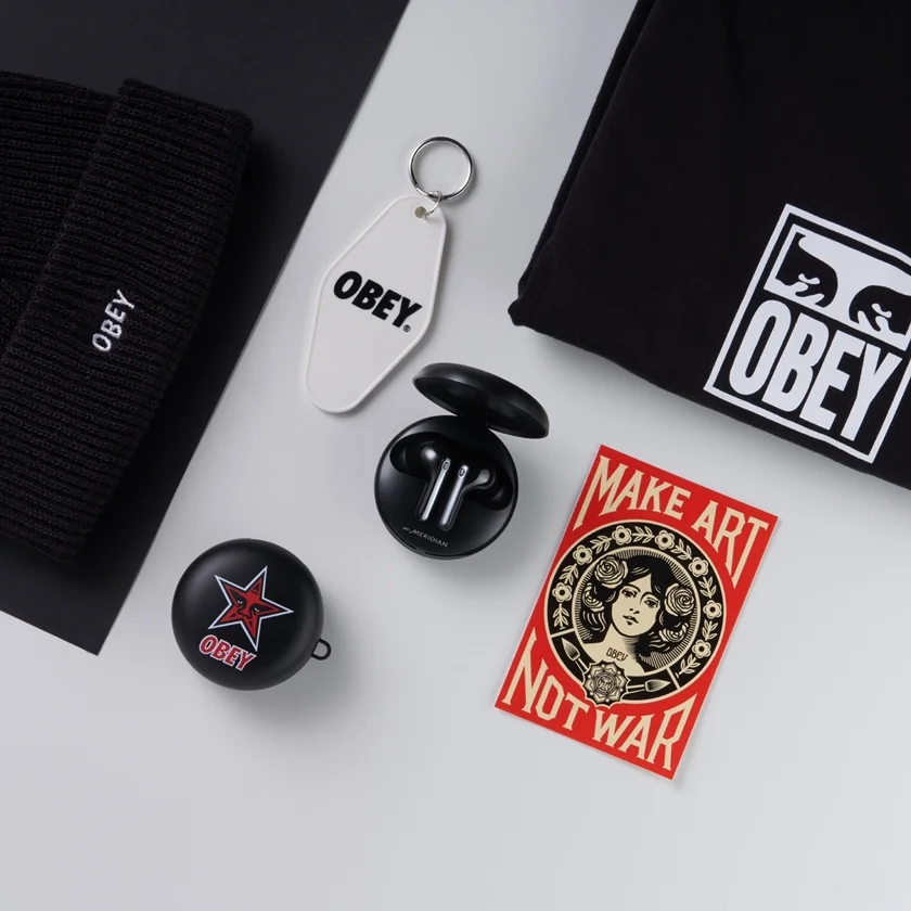 LG전자가 세계적인 스트리트 아티스트 ‘오베이 자이언트(Obey Giant)’, ‘크래쉬(Crash)’ 등과 함께 만든 ‘LG 톤프리 케이스’ 4종을 선보였다. 제품 컨셉사진. LG전자가 세계적인 스트리트 아티스트 ‘오베이 자이언트(Obey Giant)’, ‘크래쉬(Crash)’ 등과 함께 만든 ‘LG 톤프리 케이스’ 4종을 선보였다. 제품 컨셉사진.