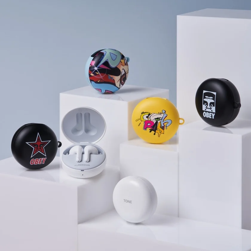 LG전자가 세계적인 스트리트 아티스트 ‘오베이 자이언트(Obey Giant)’, ‘크래쉬(Crash)’ 등과 함께 만든 ‘LG 톤프리 케이스’ 4종을 선보였다. 제품 컨셉사진. LG전자가 세계적인 스트리트 아티스트 ‘오베이 자이언트(Obey Giant)’, ‘크래쉬(Crash)’ 등과 함께 만든 ‘LG 톤프리 케이스’ 4종을 선보였다. 제품 컨셉사진.
