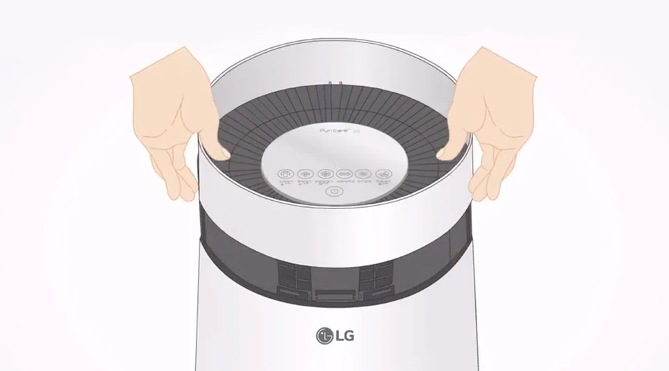 클린부스터 덮개를 위로 올려 분리하는 모습
