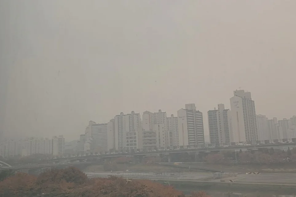 미세먼지가 심각한 도시 이미지