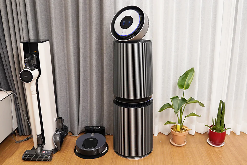 LG 퓨리케어 360도 공기청정기 알파를 작동시킨 모습