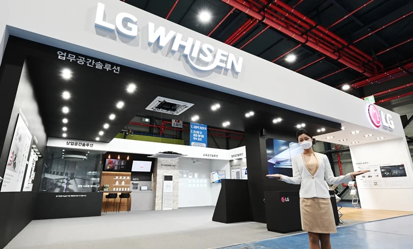 LG전자가 12일부터 14일까지 서울 대치동 세텍(SETEC)에서 열리는 ‘2021 대한민국 기계설비전시회(HVAC KOREA 2021)’에 참가했다. LG전자는 135제곱미터(m2) 규모 전시관을 마련하고 상업용, 주거용, 업무용, 교육용 등 고객이 머무르는 다양한 공간의 공기질을 맞춤형으로 관리하는 토털 솔루션을 선보였다. LG전자가 12일부터 14일까지 서울 대치동 세텍(SETEC)에서 열리는 ‘2021 대한민국 기계설비전시회(HVAC KOREA 2021)’에 참가했다. LG전자는 135제곱미터(m2) 규모 전시관을 마련하고 상업용, 주거용, 업무용, 교육용 등 고객이 머무르는 다양한 공간의 공기질을 맞춤형으로 관리하는 토털 솔루션을 선보였다.