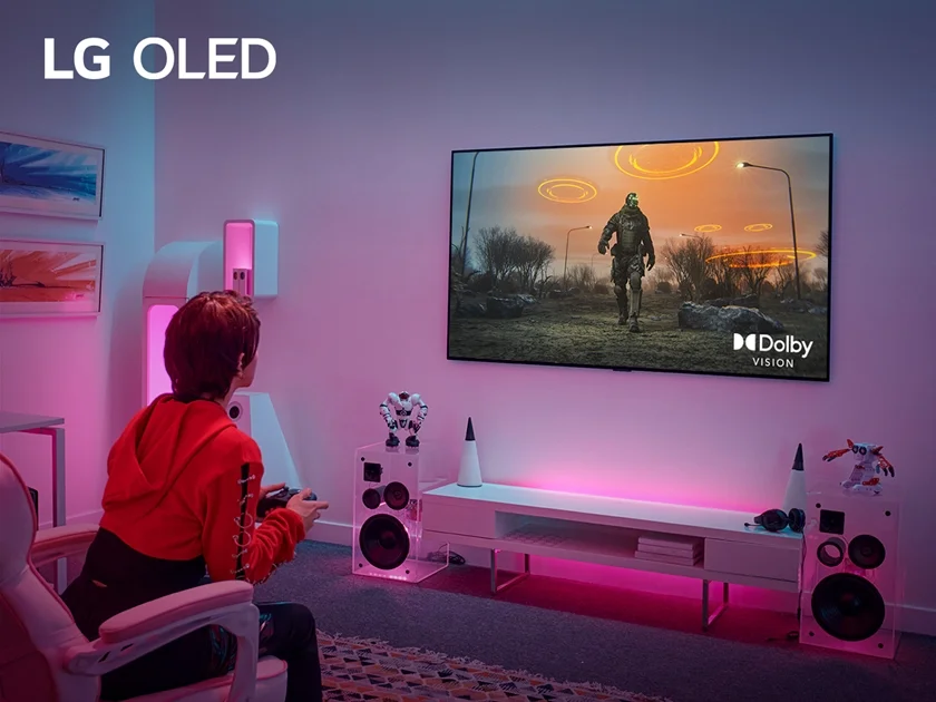 업계 최초로 4K·120Hz서도 ‘돌비비전 게이밍’ 지원하는 LG 올레드 TV로 게임하는 모습 업계 최초로 4K·120Hz서도 ‘돌비비전 게이밍’ 지원하는 LG 올레드 TV로 게임하는 모습