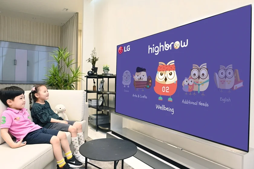 LG전자가 이달부터 LG TV에서 글로벌 교육 콘텐츠 구독 플랫폼인 하이브로(Highbrow) 서비스를 지원한다. LG 올레드 TV는 뛰어난 화질은 물론 자연스러운 색감으로 오래 봐도 눈이 편안해 온라인 교육 시청에 최적으로 평가받는다. 어린이들이 LG 올레드 TV로 교육 동영상을 시청하고 있다. LG전자가 이달부터 LG TV에서 글로벌 교육 콘텐츠 구독 플랫폼인 하이브로(Highbrow) 서비스를 지원한다. LG 올레드 TV는 뛰어난 화질은 물론 자연스러운 색감으로 오래 봐도 눈이 편안해 온라인 교육 시청에 최적으로 평가받는다. 어린이들이 LG 올레드 TV로 교육 동영상을 시청하고 있다.