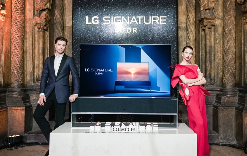LG전자가 최근 러시아 모스크바에 위치한 푸시킨미술관에 LG 시그니처 올레드 R를 전시하고 VVIP 고객 초청 행사를 열었다. 러시아 유명 발레단 소속 무용수들이 LG 시그니처 올레드 R와 함께 찍은 사진