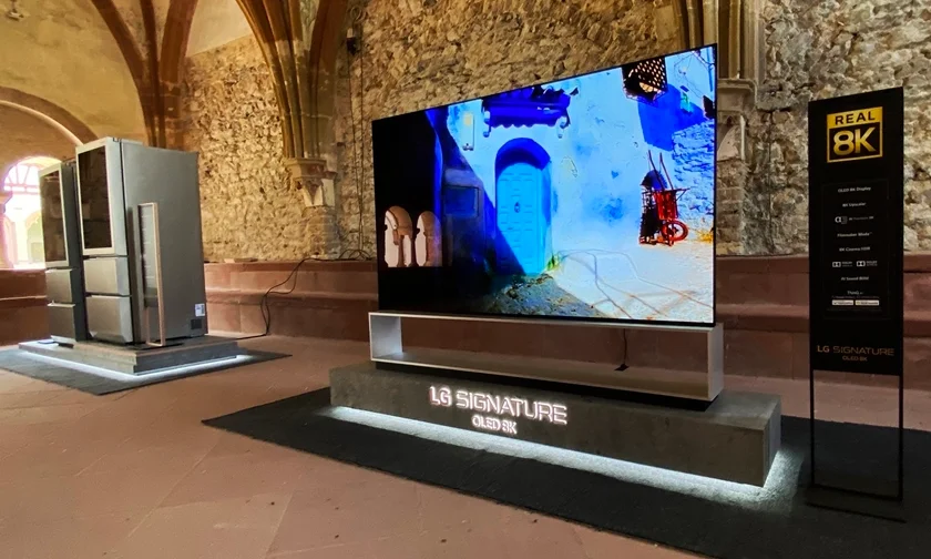 라인가우 뮤직 페스티벌 공연이 열리는 에버바흐 수도원(Kloster Eberbach)에 전시된 LG 시그니처 제품.