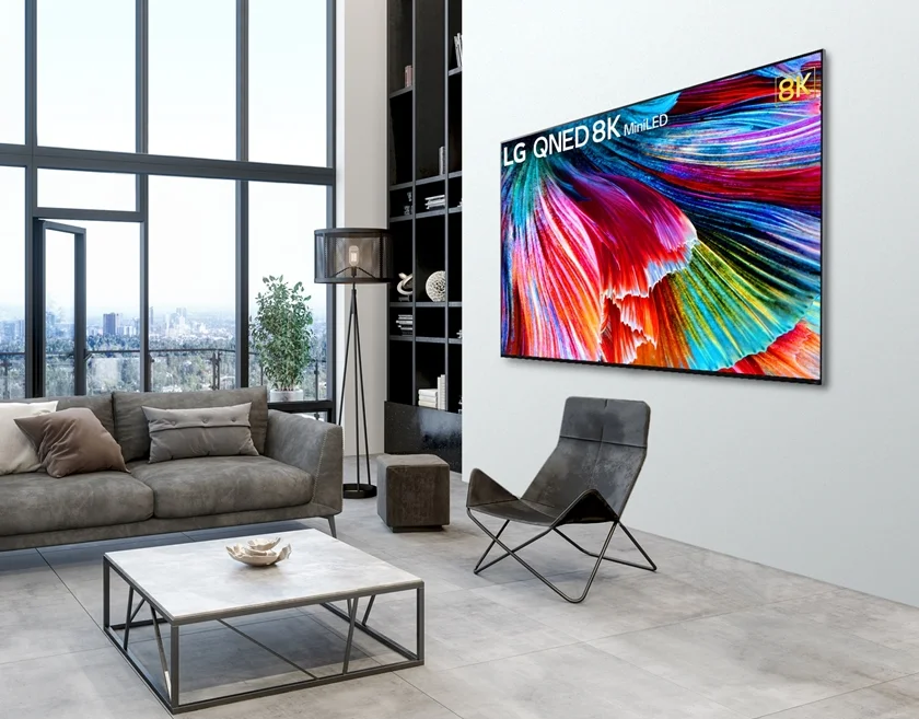 LG QNED MiniLED가 집 안 공간과 조화를 이루며 배치돼 있는 모습. 