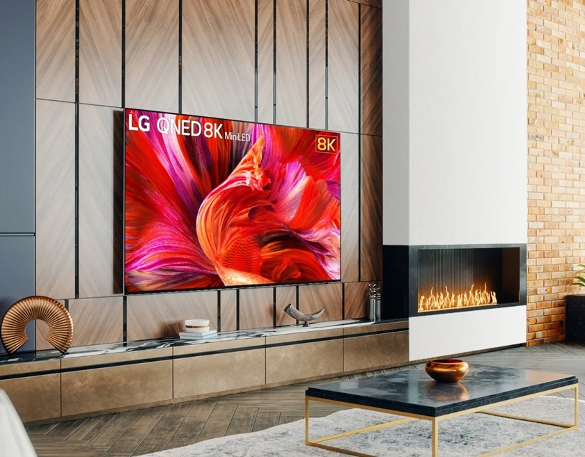 LG QNED MiniLED가 집 안 공간과의 조화를 이루며 배치되어 있는 모습. 