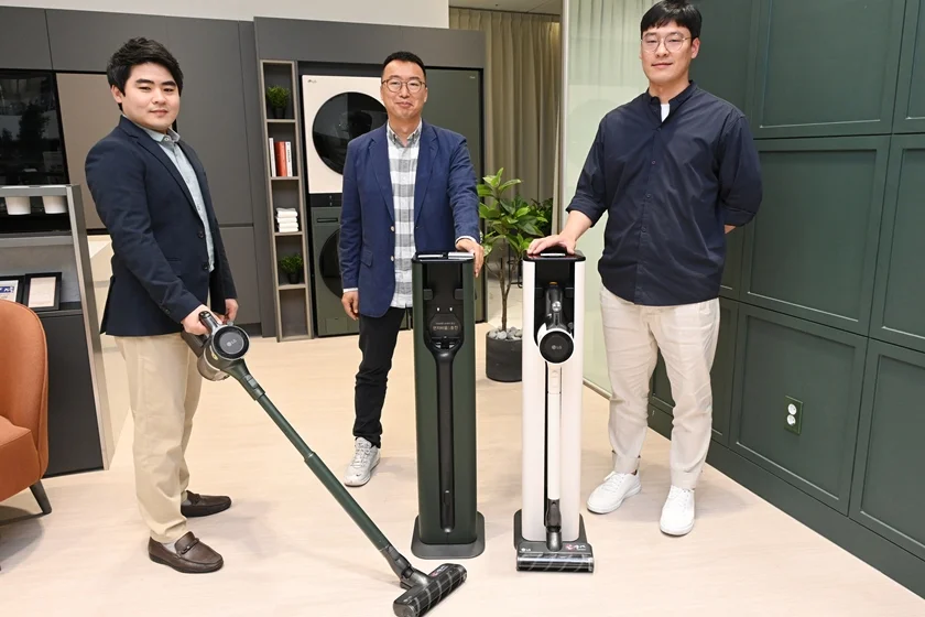 LG 코드제로 A9S의 올인원타워 개발진이 제품을 소개하고 있다. LG 코드제로 A9S의 올인원타워 개발진이 제품을 소개하고 있다.