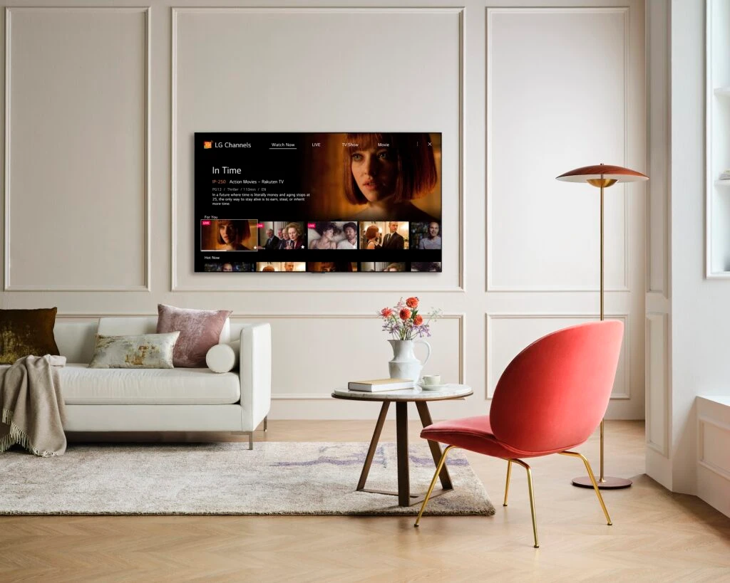 LG 스마트 TV가 있는 거실 모습