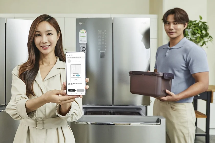 모델들이 ‘LG 디오스 김치톡톡’ 김치냉장고 신제품을 소개하고 있다. 모델들이 ‘LG 디오스 김치톡톡’ 김치냉장고 신제품을 소개하고 있다.