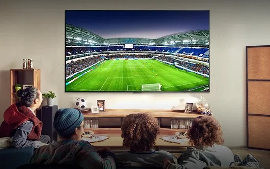 TV 앞에서 ‘집콕’하는 시간이 늘면서 더 편리하고 더 재미있는 기능을 갖춘 TV 를 찾는 사람이 늘어나고 있다