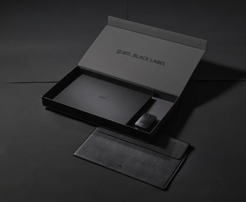 LG전자가 초경량 노트북 브랜드 ‘LG 그램(gram)’의 한정판 제품인 ‘LG 그램 블랙 라벨(Black label)’을 출시한다. LG전자가 초경량 노트북 브랜드 ‘LG 그램(gram)’의 한정판 제품인 ‘LG 그램 블랙 라벨(Black label)’을 출시한다.