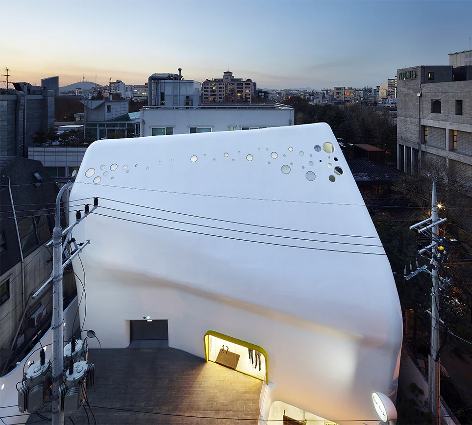 서울 강남 도산대로 폴스미스 플래그쉽 스토어의 전경 출처: THE_SYSTEM LAB / 사진:김용관
