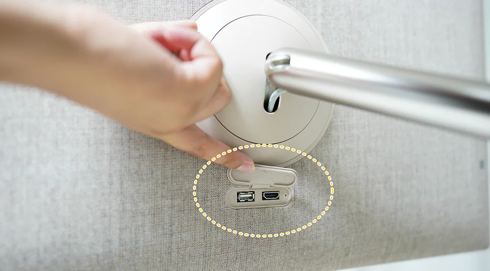 USB 포트 및 HDMI 단자가 탑재되어 있어 다른 기기와의 호환에 용이 USB 포트 및 HDMI 단자가 탑재되어 있어 다른 기기와의 호환에 용이