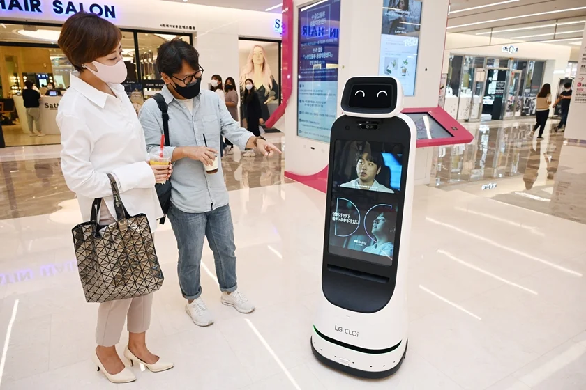 LG전자가 안내로봇 ‘LG 클로이 가이드봇(LG CLOi GuideBot)’  신제품을 출시한다.