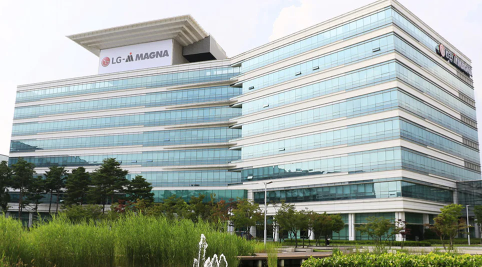 자동차 부품업체 ‘마그나(Magna)’와 함께 파워트레인 합작법인을 출범한 LG전자