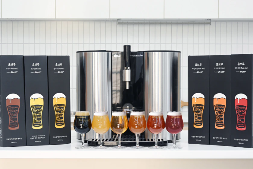 사진 왼쪽부터 흑맥주(Stout), 밀맥주(Wheat), 필스너(Pilsner), 페일 에일(Pale Ale), 인디아 페일 에일(India Pale Ale, IPA), 레드 에일(Red Ale) 캡슐 패키지. 사진 왼쪽부터 흑맥주(Stout), 밀맥주(Wheat), 필스너(Pilsner), 페일 에일(Pale Ale), 인디아 페일 에일(India Pale Ale, IPA), 레드 에일(Red Ale) 캡슐 패키지.