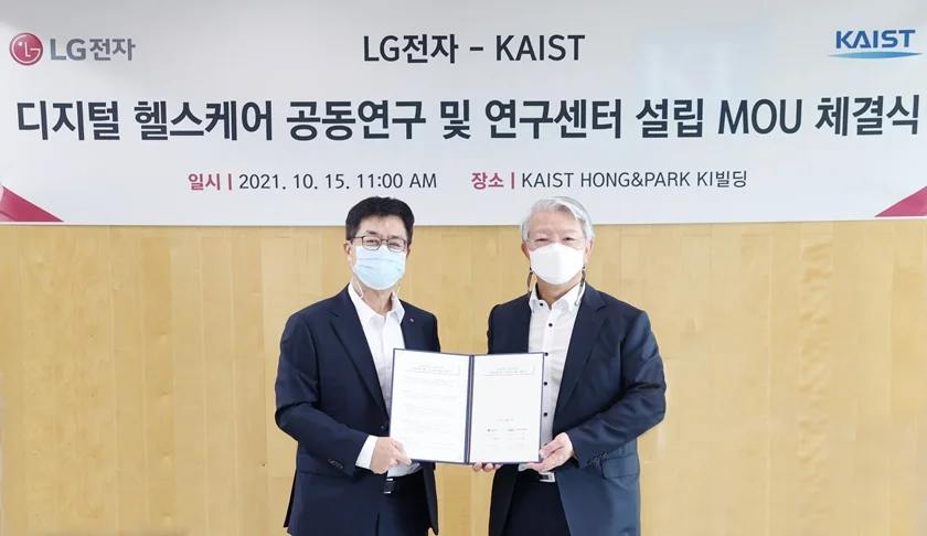 왼쪽부터 LG전자 CTO 박일평 사장, KAIST 이상엽 연구부총장.