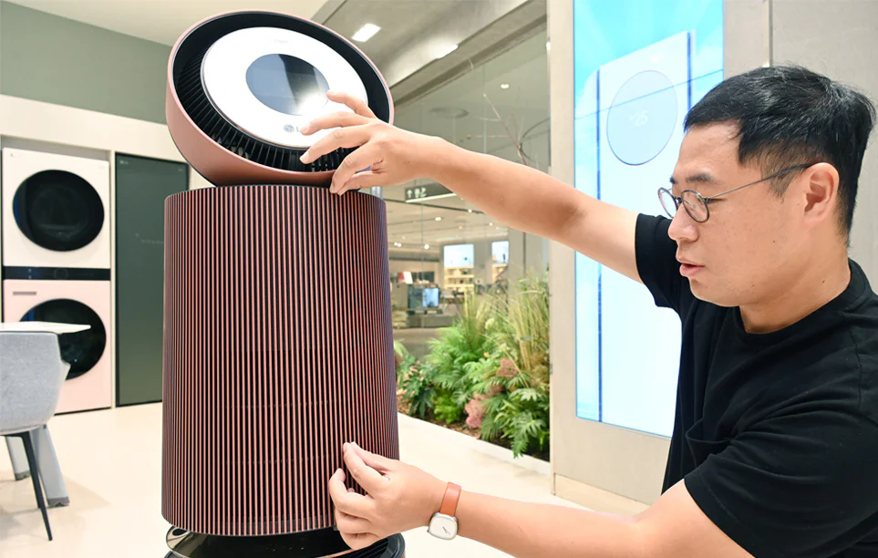 사람과 반려동물 모두에게 최적화된 디자인의 LG 퓨리케어 360° 공기청정기 펫 알파 오브제컬렉션