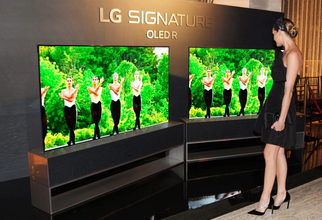 뉴욕 링컨센터 극장서 LG 시그니처 올레드 R 체험존 마련해 프리미엄 마케팅 진행