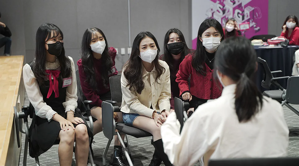 시상식 후 게임에 참여하는 LG전자 ESG 대학생 아카데미 7기 인원들